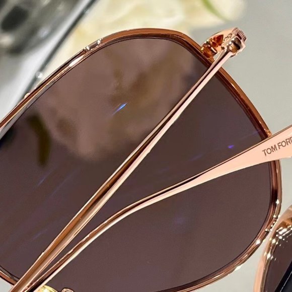 New sunglasses available for men and women main image 7